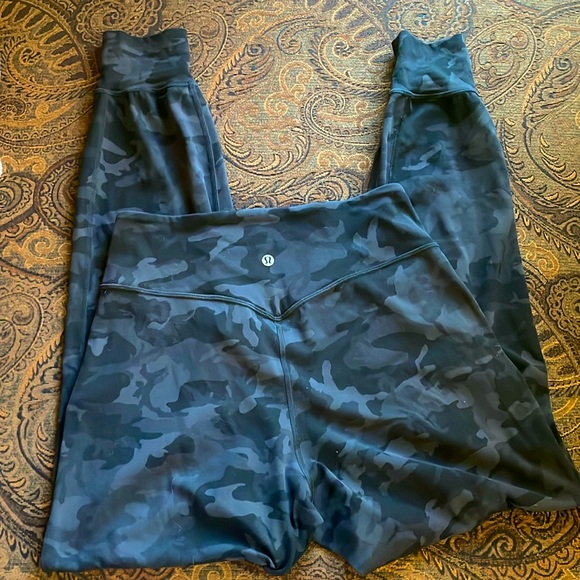 Lululemon Camo Joggers Size 8 - Picture 2 of 3